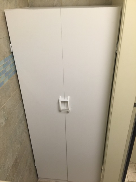 show picture of urinal with cabinet